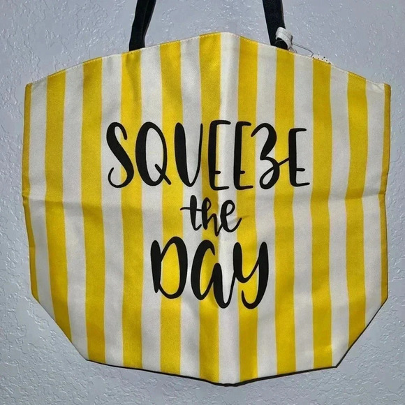 Beach Bundle: 👙Bikini Top, Swim Cover and Beach Tote, Yellow & White, Size 10 - Picture 14 of 17